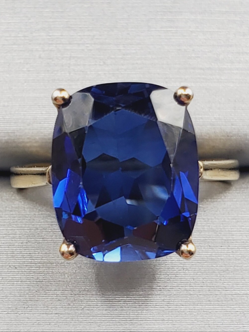 18k Yellow Gold - 925 Sterling Silver 6 Carat Blue Sapphire Solitaire Ring
